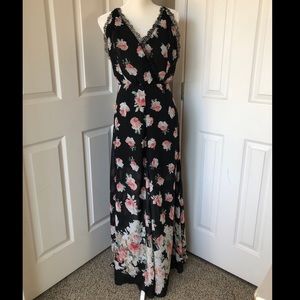 Floral maxi dress with lace detail and front slit
